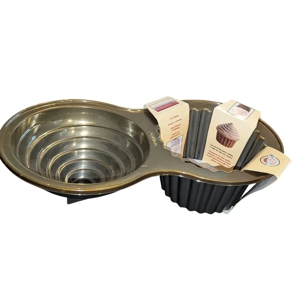 Wilton Dimensions Giant Cupcake Pan 2105-5038 Non-Stick Cast Aluminum 10 Cup 3D